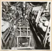 Torpedrum. Utrymmet under durk mellan torpedtuberna, sett akterifrån.
