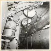 Torpedrum. SB om torpedmagasin sett förifrån. Absorptionskärl.