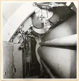 Torpedrum. Bordvarts om torp.magasin. SB sida sedd förifrån.