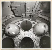 Torpedrummet. Taket och torp.mag. sett förifrån.