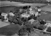 Flygfoto över Grimstorps folkhögskola i Jönköpings län. Nr: 486/1957