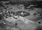 Flygfoto över Fröderyds kyrka i Vetlanda kommun, Jönköpings län.  Nr: 247/1959