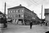 Hantverkshuset i Mölndalsbro, Mölndal, 1930-1950-tal. Fasader mot Kungsbackavägen och Frölundagatan. Vy från gamla Mölndals Bro.