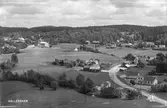 Jordbrukslandskapet i Hällesåker, juni 1957.