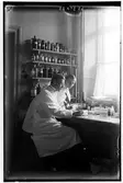Hålhults sanatorium, interiör labratoriemiljö, underläkare E Törnell 1/6 1918 - 7/10 1921