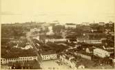 Vy över Västerås, med dåvarande Stora Torget (nu Bondtorget) och ned över Mälaren. 1880-talet.