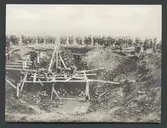 Byggarbeten i ett bombhål