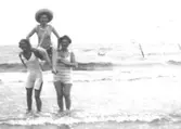 Baddräktsmode på Skrea Strand 1912.