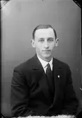 Ateljéporträtt - Ruben Jansson från Karö, Valö socken, Uppland 1931