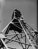 Två män klättrar i ett torn, Östhammar, Uppland