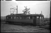 Spårvagn tillhörande Spårvagnsaktiebolaget Sundsvall - Skönvik, SSS, står på spåret vid Tunadals sågverk.