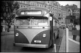 Aktiebolaget Stockholms Spårvägar, SS buss 68, på väg till Världssportutställningen vid Källhagen, 1949. Resan går mellan Nybroplan och utställningen.