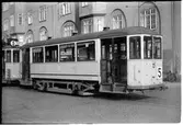 Aktiebolaget Stockholms Spårvägar, SS B19 869, som trafikerar linje 5 på sträckan Karlberg - Gustav Adolfs Torg - Haga.