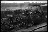 Släckningsarbete vid branden i vagnhallen på Aga industriområde 1949-09-19 i Lidingö.