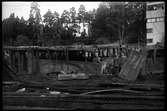 Inspektion av ödeläggelsen av vagnhall och fordon efter branden på  industriområdet Aga 1949-09-19, i Lidingö.