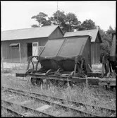 En tippbar godsvagn vid Bläse Kalkbruk med nummer 283.