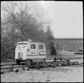 Motordressin för spårarbete Nordic Turnout System, NTS dressin 0002 vid Läggesta nedre.