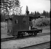 Nordmark - Klarälvens Järnväg, NKlJ ångdressin 1 WL 1900. Besökare från Svenska Järnvägsklubben, SJKs höst resa på NKIJ skymtar i bakgrunden på bangården i Nordmark.