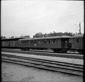 Nordmark - Klarälvens Järnväg, NKIJ personvagn kopplad med NKIJ godsvagn 1023.