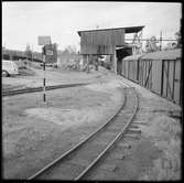 Lastområde vid järnvägsstation.