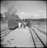 Museijärnvägen, Östra Södermanlands Järnväg, ÖSlJ ångtåg i möte vid Hjorthagens station. Närmast i bild till höger: Lok 2 