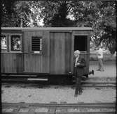 Man utanför resgodsdel på Helsingborg - Råå - Ramlösa Järnväg, HRRJ CFo 7 vid Museijärnvägen, Östra Södermanlands Järnväg, ÖSlJ i Mariefred.