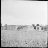 Del av resterna efter Rute Cement fabrik i Valleviken.