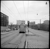 Aktiebolaget Stockholms Spårvägar, SS A27 498 linje 2 Fredhäll - Karlaplan vid hållplats Mariebergsgatan på Västerbroviadukten.