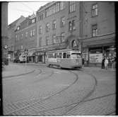 Från Trädgårdsgatan linje 3 svänger spårvagnen in på Drottninggatan till hållplats Rådhuset.