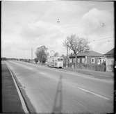 Norrköping Spårvägar, NS M67 143 på Finspångsvägen strax efter hållplats Fridvalla.