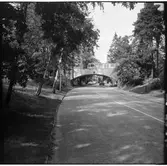 Viadukt med Aktiebolaget Stockholms Spårvägar, SS spårvagnar linje 12 på bron vid Djupdalsvägen.