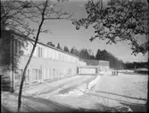 SKOLA
EXT. INT.