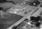 Flygfoto över Motell Tre Örnar i Barnarp i Jönköpings kommun. Nr 1073/1961