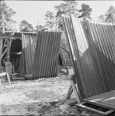 NYTT FORMBORD MED EXTERIÖR OCH DETALJ. BYGGET PÅ AVSTÅND
EXT.