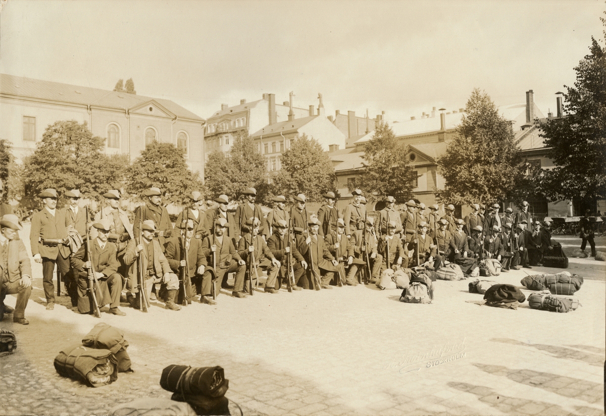 Axel A W Swinhufvud, Landstormens mobilisering 1914, uppställning på Artillerigården utanför Armémuseum.