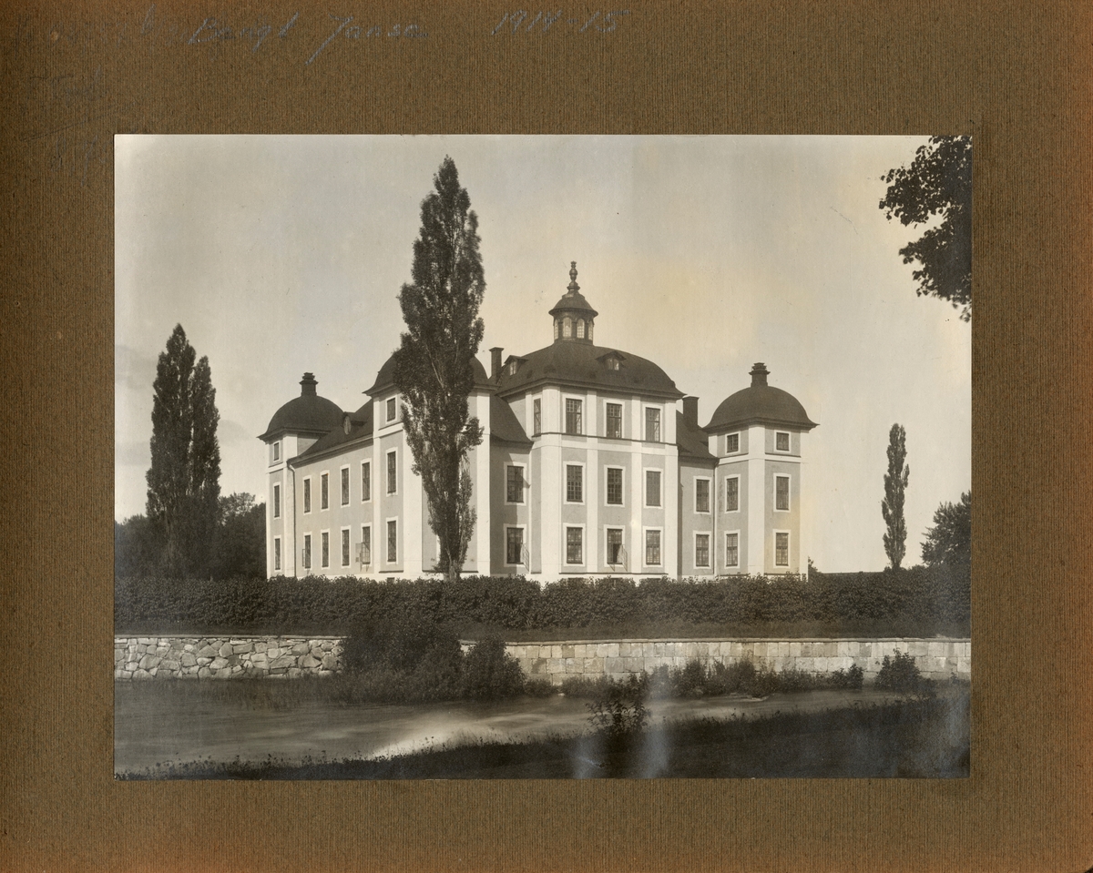 Unknown artist, Photo album containing motifs from Strömsholm Castle.