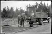 Arbetare vid lastbil


Tillv.tid: 1936
Övriga nr: