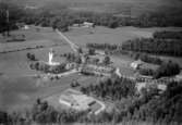 Flygfoto över Södra Hestra kyrka i Gislaveds kommun, Jönköpings län. Nr 1139/1961