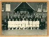 Vänersborg. Elfsborgs läns Dövstumskola, senare Vänerskolan. Gruppbild, konfirmation