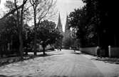 KORSNINGEN MALMGATAN - STUREGATAN.
TILL VÄNSTER SURBRUNNSALLÃ‰N MED DOMKYRKAN I BAKGRUNDEN.