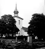 EXTERIÖR AV VÄSTERBITTERNA KYRKA OCH DEL AV KYRKOGÅRDEN