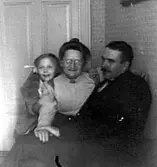 Pastor Fritz Peterson, his wife Alma Ostman Peterson and their daughter Ruth Karolina Peterson.
 
Fritz Peterson born Daretorp, Sweden January 8, 1866 
His Parents Karl G Petersson and Mathilda Thornquist 
 
Alma Sofia Ostman Born Skovde Skaraborg, Sweden December 15, 1860 
Her parents Eric Ostman and Sofia Svendotter 
 
Ruth Karolina Peterson born Viby, Orebro, Sweden April 19, 1902.
Bodde år 1900 i Skövde.