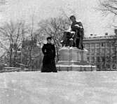 John Börjessons staty av Carl Wilhelm Scheele på Floras kulle i Humlegården, avtäckt 1892.