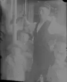 Poträtt av en man och barn.