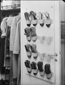 SKOSTÄLL PÅ GARDEROBSVÄGG