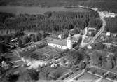 Ritningarna till  kyrkan i Älghult gjordes av Jacob Wulff år 1799. Den uppfördes år 1805-1806 i nyklassicistisk stil, och grundstenen lades den 13 maj 1805 av landshövding Carl Stellan Mörner. Först den 14 september 1816 invigdes kyrkan av biskop Ludvig Carlsson Mörner.