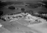 Flygfoto över Långanäs skola i Eksjö kommun, Jönköpings län. 772/1964