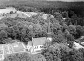 Jäts nya kyrka.
Arkitekt Erik Lallerstedt vid Överintendentsämbetet svarade för ritningarna till den nya kyrkan som fastställdes av Kungl Majt 1905.
Den nya kyrkan som invigdes av biskop N.J.O.H. Lindström den 6 januari 1910, avvek markant ifråga om stilart från de omkringliggande socknarnas nyklassicistiska 1800-talskyrkor.