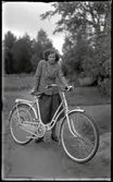 Kvinna med cykel