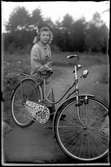 Flicka med Monark-cykel